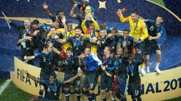 Die französische Nationalmannschaft feiert den zweiten WM-Titel.