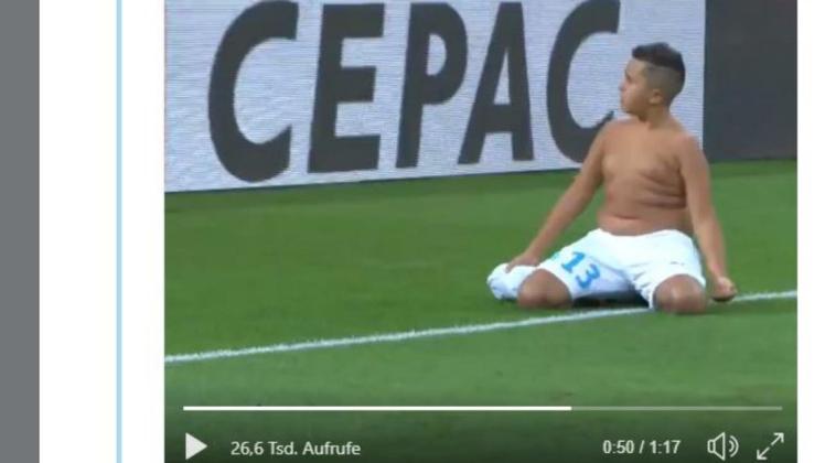 Jubelt wie ein Großer: Yassin, ein junger Fan von Olympique Marseille. Foto: Screenshot/Twitter Olympique Marseille