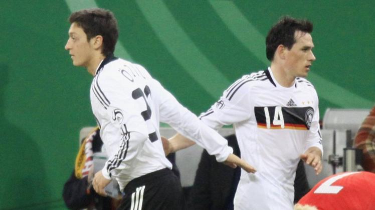 Eingewechselt für Piotr Trochowski: Im Februar 2009 gab Mesut Özil sein Debüt in der Nationalmannschaft. Foto: imago/Pressefoto Baumann Eingewechselt für Piotr Trochowski: Im Februar 2009 gab Mesut Özil sein Debüt in der Nationalmannschaft. Foto: imago/Pressefoto Baumann