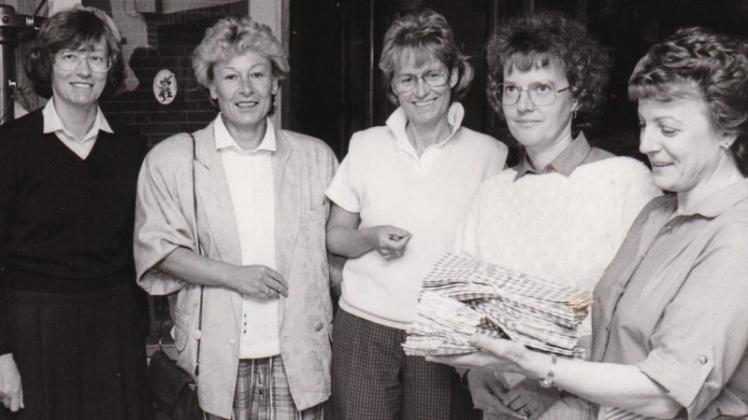 Die CDU-Frauenvereinigung bei einem Besuch des Altenheims „Waldesruh“ in Immer im August 1986. Die CDU-Frauenvereinigung bei einem Besuch des Altenheims „Waldesruh“ in Immer im August 1986.