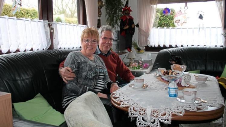 Viel Platz und gemütlich wie in der „guten Stube“: Am Falkensteinsee, im Inneren des Vorzelts von Ingrid und Wolfgang Peters sieht es aus wie in einem normalen Wohnzimmer. Viel Platz und gemütlich wie in der „guten Stube“: Am Falkensteinsee, im Inneren des Vorzelts von Ingrid und Wolfgang Peters sieht es aus wie in einem normalen Wohnzimmer.