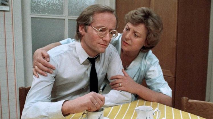 Eine Szene aus dem Jahr 1985: Hans Beimer (Joachim H. Luger) neben seiner damaligen Frau Helga (Marie-Luise Marjan). Foto: WDR/dpa