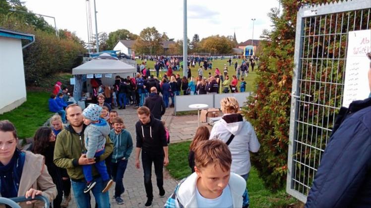 Das Wetter spielte mit bei dem vielseitigen Programm. So kamen etwa 1500 Gäste ins Hambrink-Stadion.
