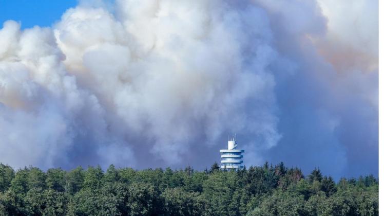 Dicke Rauchwolken haben am Dienstag im Raum Apeldorn/Stavern für ein Großaufgebot an Einsatzkräften gesorgt. 