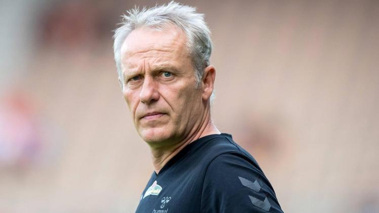 Rückkehr auf die Trainerbank: Nach einem Bandscheibenvorfall will Freiburgs Coach Christian Streich im Heimspiel gegen den VfB Stuttgart wieder an die Seitenlinie zurückkehren. Foto: imago/photoarena/Eisenhuth Rückkehr auf die Trainerbank: Nach einem Bandscheibenvorfall will Freiburgs Coach Christian Streich im Heimspiel gegen den VfB Stuttgart wieder an die Seitenlinie zurückkehren. Foto: imago/photoarena/Eisenhuth