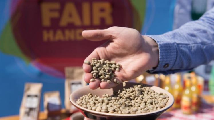 Die Schülerfirma Küchenzauber verkauft fair gehandelten Kaffee auf verschiedenen Veranstaltungen. 