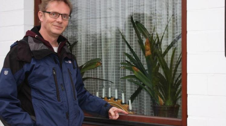 Nicht nur die Fenster sind renovierungsbedürftig. Grünen-Fraktionschef Dieter Hörnschemeyer sieht in der Elly-Heuss-Begegnungstätte in Bürern aber grundsätzlich das Potenzial für einen lebendigen Dorftreffpunkt für alle Lotter Bürger. 