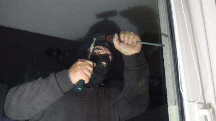 Einbrecher sind am Sonntagabend in ein Mehrfamilienhaus am Hasporter Damm eingestiegen. Symbolfoto: dpa