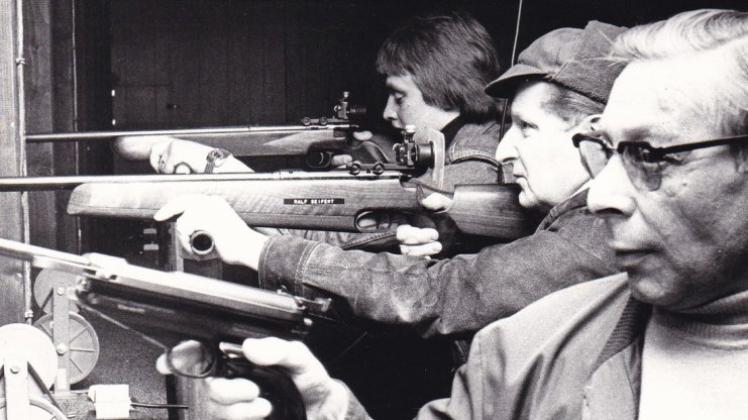 dk-Nostalgiebild: Dicht gedrängt standen im März 1978 die Schützen auf dem Schießstand des SV Bookholzberg. dk-Nostalgiebild: Dicht gedrängt standen im März 1978 die Schützen auf dem Schießstand des SV Bookholzberg.