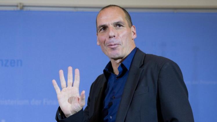 Gianis Varoufakis will mit seinem Rücktritt den Weg für neue Verhandlungen mit den Geldgebern freimachen. Dieses Bild zeigt ihn im Februar 2015 in Berlin. 