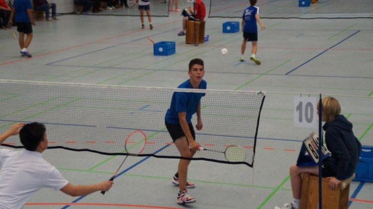 Voll konzentriert: Ole Hahn, Badmintonspieler des Delmenhorster FC. Er bot bei den Landesmeisterschaften in Nordhorn starke Leistungen und gewann drei Medaillen. 