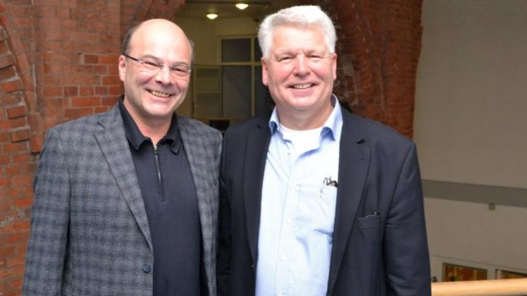 Der neue und der alte Chef der VHS: Martin Westphal (links) löst ab März 2016 Helmut Koletzek als Geschäftsführer der Volkshochschule Delmenhorst ab. 