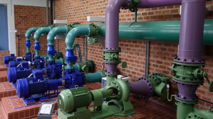 Die Delmenhorster können hoffen, dass im Wasserwerk Annenheide (Foto) in Kürze wieder sauberes Trinkwasser gepumpt wird. Die Delmenhorster können hoffen, dass im Wasserwerk Annenheide (Foto) in Kürze wieder sauberes Trinkwasser gepumpt wird.