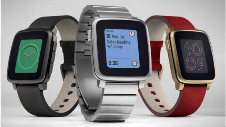 Apple Watch Alternativen: Pebble Time Steel (im Bild), Alcatel Onetouch Watch und Withings Activité Pop arbeiteten mit iOS und dem iPhone zusammen. Aber was können sie? 