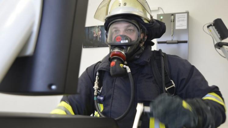 Alle Feuerwehrleute, die mit Atemschutzgeräten zu Einsätzen ausrücken, durchlaufen bei der Ganderkeseer FTZ regelmäßig einen Übungsparcours. 
