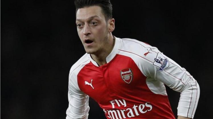 Mesut Özil hat bei Arsenal noch Vertrag bis 2018. 