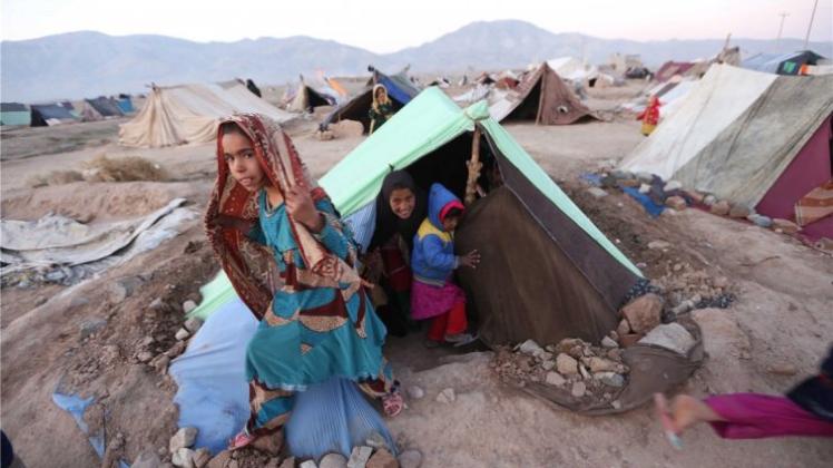 Weltweit sind etwa 60 Millionen Menschen auf der Flucht. Die größten Flüchtlingsgruppen kommen aus Afghanistan und werden seit Jahren im Iran und in Pakistan versorgt. 