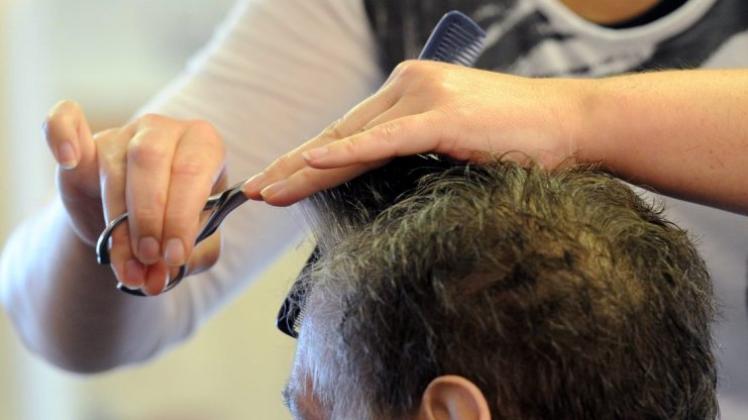 Der Delmenhorster Salon „Hair Sensation“ schneidet am 11. Oktober Flüchtlingen kostenfrei die Haare. Symbolfoto: dpa