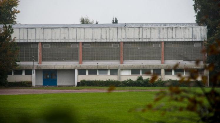Die Sporthalle am Stubbenweg in Delmenhorst ist zur Flüchtlingsunterkunft geworden. Die Vereine, deren Sportler dort trainierten, suchen nach Ausweichmöglichkeiten. 
