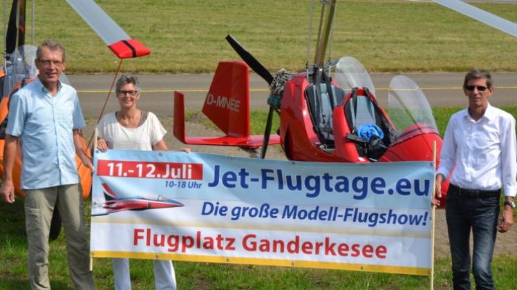 Freuen sich auf die Jet-Flugtage: (v.l.) Die Organisatoren Manfred Neugebauer, Susanne Hesse-Neugenbauer und Reinhard Oetken.
