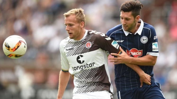 Er kommt womöglich im Oktober zu einem Testspiel nach Delmenhorst: Lennart Thy (links) vom FC St. Pauli. 