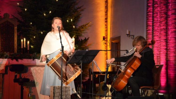 Gemeinsam mit Cellist Daniel Brandl (rechts) erfüllte Patricia Kelly die Mariae Geburt-Kirche in Bad Laer mit einer besonderen Atmosphäre. 