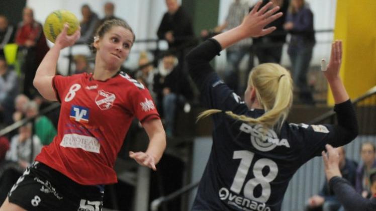 Treten an diesem Sonntag in Ganderkesee an: die Handballerinnen der HSG Hude/Falkenburg um Saskia Petersen (links). Der Drittligist empfängt die TSG Wismar. Treten an diesem Sonntag in Ganderkesee an: die Handballerinnen der HSG Hude/Falkenburg um Saskia Petersen (links). Der Drittligist empfängt die TSG Wismar.