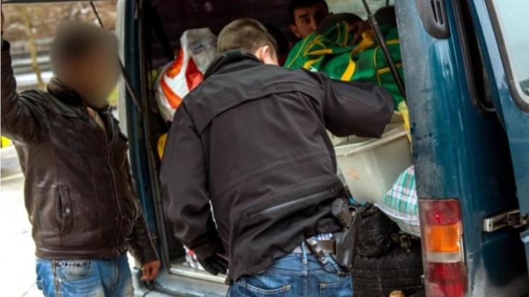 Kontrolle bei Passau: Nicht nur an der serbisch-ungarischen Grenze, sondern auch in Bayern sucht die Bundespolizei nach Schleusern. 