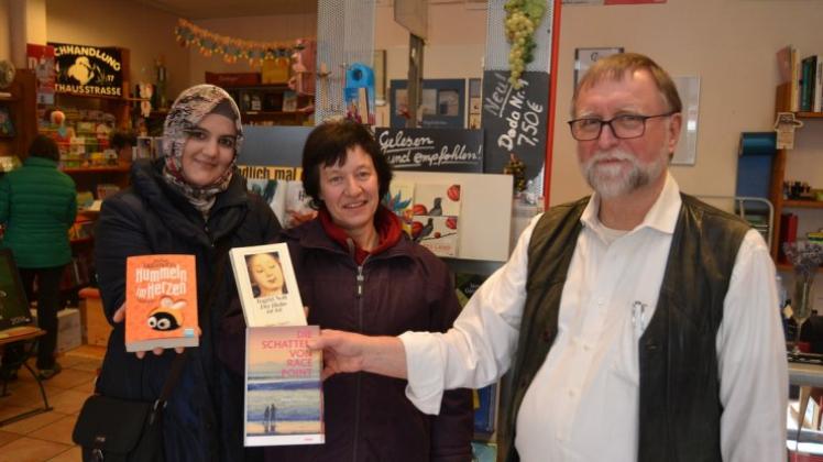 Auftakt der Woche der unabhängigen Buchhandlungen: (von links) Serife Caliskan, Ulrike Ramke und Gustav Förster geben preis, was sie am liebsten lesen. 