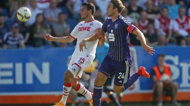 Neuer Kapitän des VfL Osnabrück ist Tobias Willers, der die Binde des Mannschaftsführers schon in der zweiten Halbzeit des Freundschaftsspiels gegen den 1. FC Köln (hier mit Philipp Hosiner) trug. 