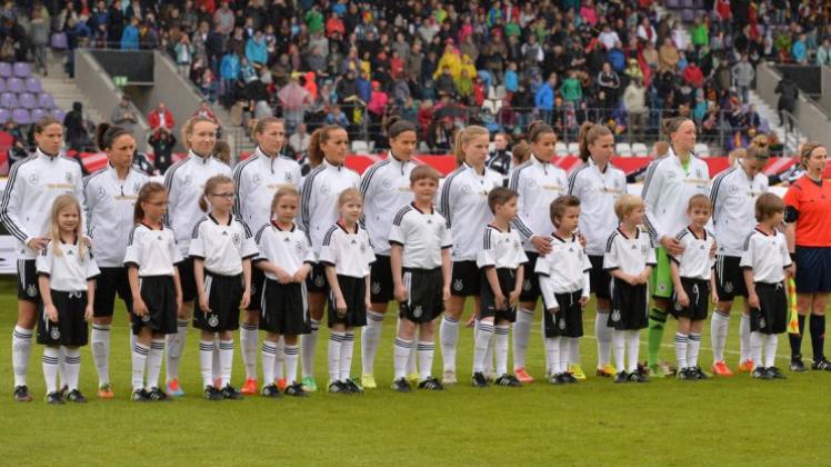 Mehr als 8500 Zuschauer waren in der Osnatel-Arena, als die deutsche Frauen-Nationalmannschaft am 8. Mai 2014 gegen die Slowakei 9:1 gewann. 