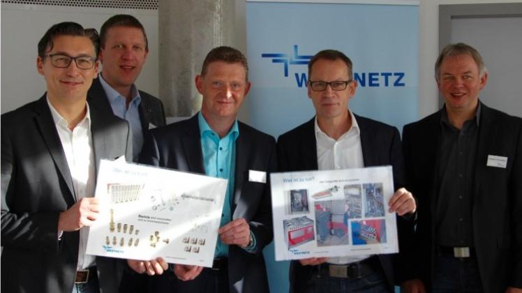 Frank Behrend, Thomas Wirp, Bernd Weber, Eckhard Stumpe und Matthias Sieverding von Westnetz bereiten den Umstieg auf H-Gas vor. 