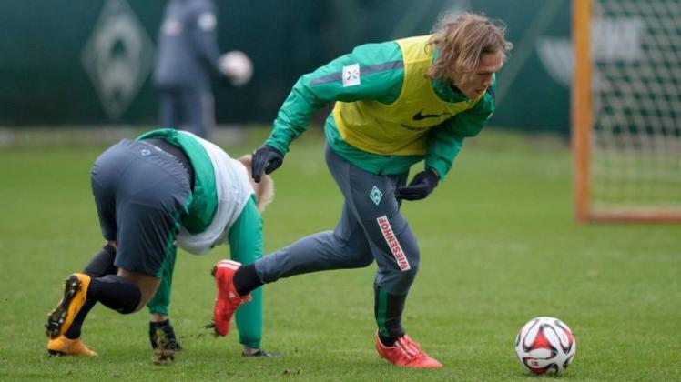 Er gibt Sonntag wohl sein Werder-Debüt: Jannik Vestergaard (rechts).