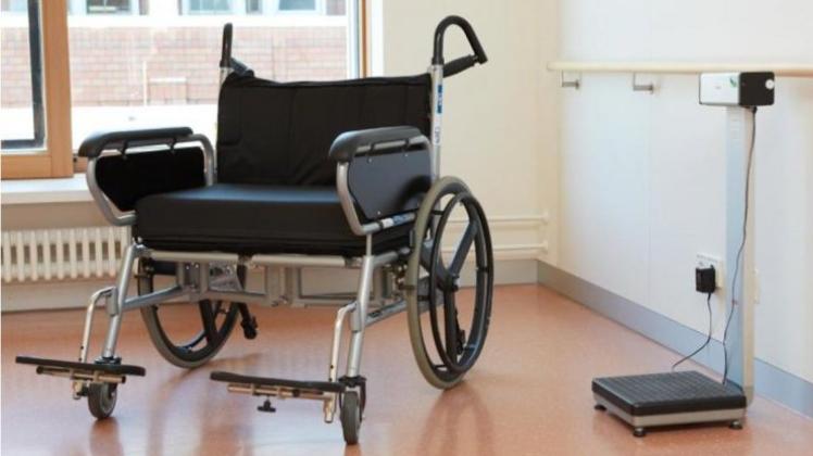 Ein speziell für Adipositas-Patienten angefertigter Rollstuhl im Universitätsklinikum Hamburg-Eppendorf. Die ZAhl der Fettleibigen steigt. 