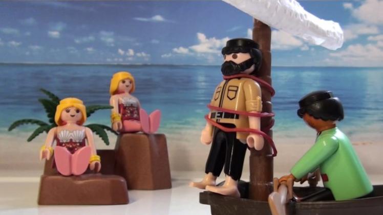 Auf seinem Youtubekanal „Sommers Weltliteratur to go“ spielt Dramaturg Michael Sommer mit Playmobilfiguren bekannte Bücher und Stücke nach. Hier präsentiert er „Die Odyssee“ von Homer. 