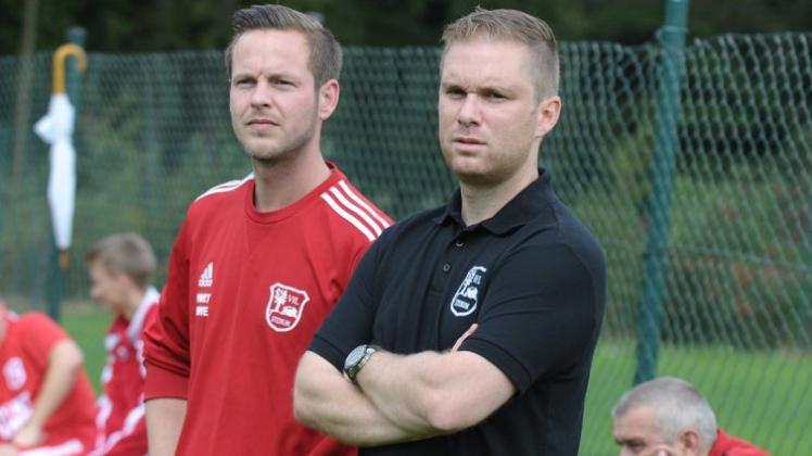 Beim VfL Stenum an der Linie: das Gespann Sven Schlundt (links) und Steven Herrmann. Beim VfL Stenum an der Linie: das Gespann Sven Schlundt (links) und Steven Herrmann.