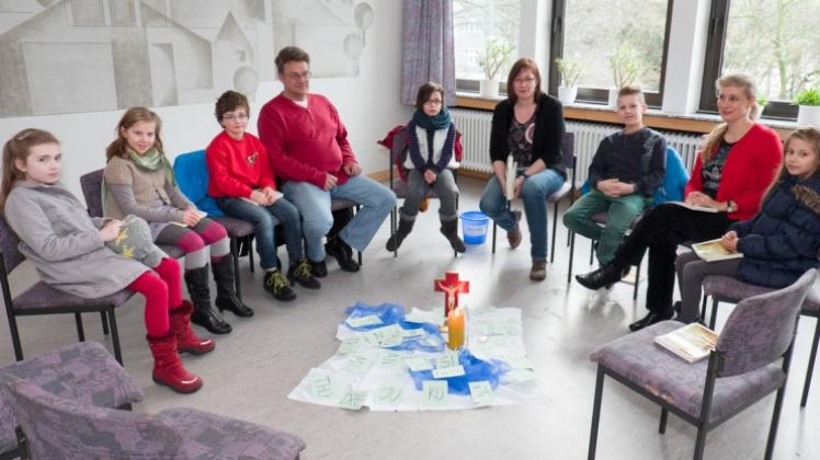 Während des Hochamtes in der Marienkirche fand im Gemeindehaus Kathechese für Erstkommunionskinder statt. Später folgte im Gemeindehaus der Neujahrsempfang der Kirchengemeinde St. Marien. Während des Hochamtes in der Marienkirche fand im Gemeindehaus Kathechese für Erstkommunionskinder statt. Später folgte im Gemeindehaus der Neujahrsempfang der Kirchengemeinde St. Marien.