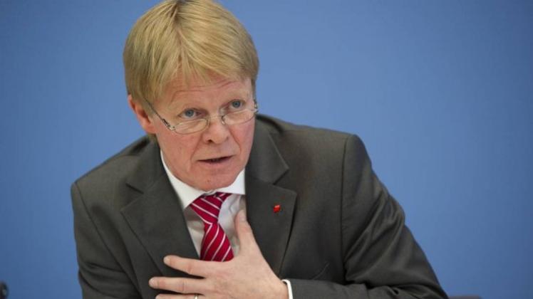 „Arbeitslose Deutsche gegen arbeitslose Flüchtlinge auszuspielen, geht gar nicht“: Reiner Hoffmann, Vorsitzender des Deutschen Gewerkschaftsbundes (DGB). „Arbeitslose Deutsche gegen arbeitslose Flüchtlinge auszuspielen, geht gar nicht“: Reiner Hoffmann, Vorsitzender des Deutschen Gewerkschaftsbundes (DGB).