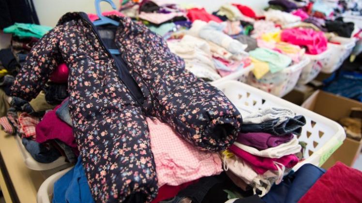 Die Kleiderkammer der Delmenhorster AWO benötigt angesichts der steigenden Flüchtlingszahlen dringend weitere Kleiderspenden. Symbolfoto: dpa