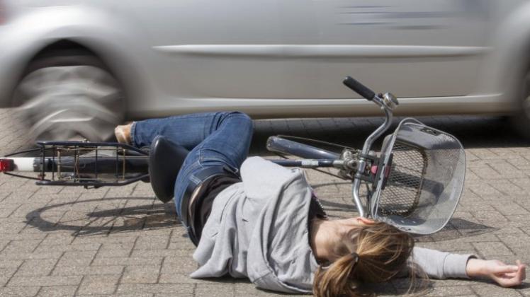 Eine Radfahrerin und ein Radfahrer wurden in Hatten bei Unfällen leicht verletzt. Symbolfoto: Jörn Martens