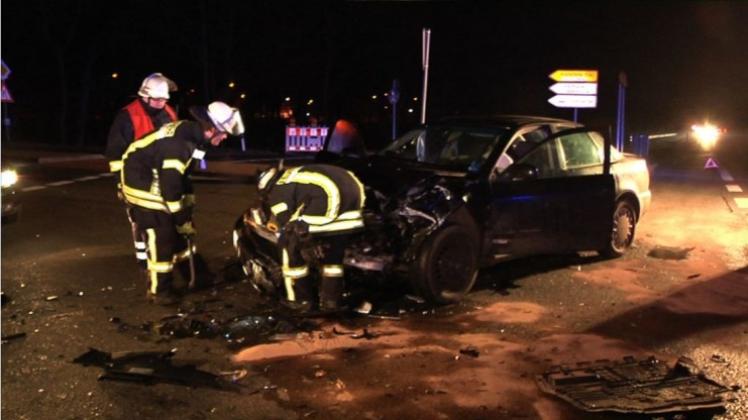 Meppen Pkw kollidieren auf B 70 bei Schleuse