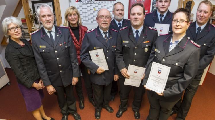 Das Ortskommando der Feuerwehr Falkenburg: Ortsbrandmeister Heinfried Bande (2. von links) forderte zu aktiver Nachwuchswerbung auf. 