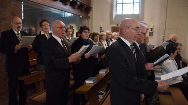 Während des Erntedankgottesdienstes haben in der St.-Christophorus-Kirche am Brendelweg der Sankt-Josef-Chor aus Oldenburg und der St.-Christophorus-Chor die „Missa in D“ gesungen. 