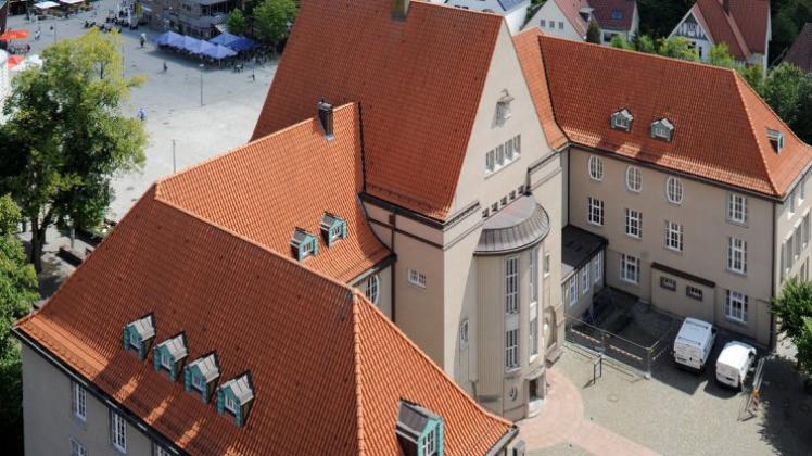 Im Januar entscheidet die Delmenhorster Politik, wer von den Bewerbern für die Posten des Baurates und des Stadtrates ins Rathaus einzieht.

            

              
