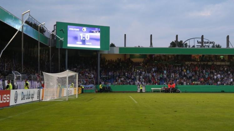 Ein leeres Feld bot sich den Zuschauern ab der 71. Minute des Pokalspiels zwischen dem VfL und RB Leipzig.. 