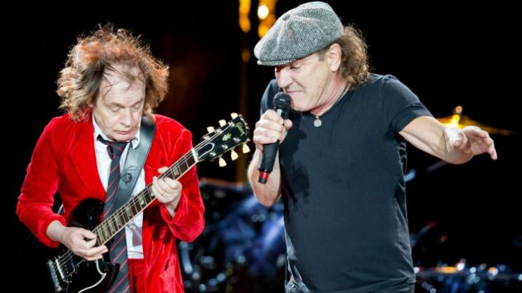 Der Sänger der australischen Rockband AC/DC, Brian Johnson (rechts), und der Gitarrist Angus Young Anfang Mai in Nürnberg. 