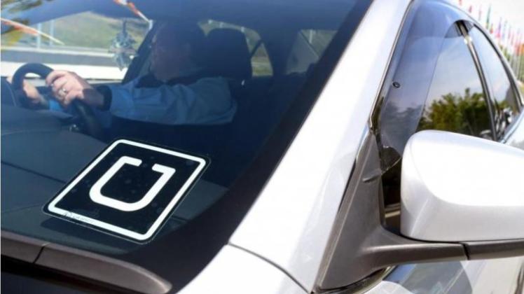 Uber setzt nun hauptsächlich auf die Vermittlung von Mietwagen mit Fahrern. Foto: Lukas Coch