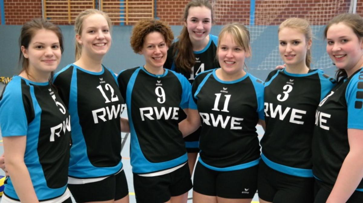 Volleyballerinnen 1 3 Beim TV Schledehausen volleyballerinnen-1-3-beim-tv-schledehausen