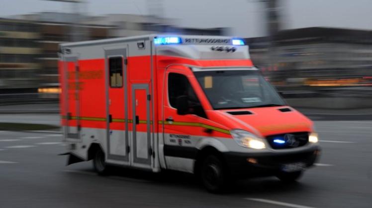Bei einem Frontalzusammenstoß sind am Montag zwei Männer in Oldenburg schwer verletzt worden. Symbolfoto: dpa
