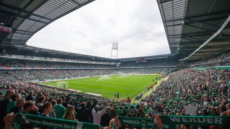 Rund 700 Mitglieder der linken Ultra-Szene des Fußball-Bundesligisten Werder Bremen haben vor dem Auftaktspiel gegen den FC Schalke 04 am Samstag demonstriert. 